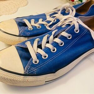 Dark blue converse low tops women’s size 10